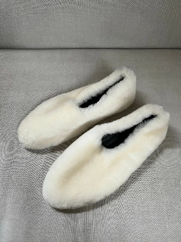 White fur flats