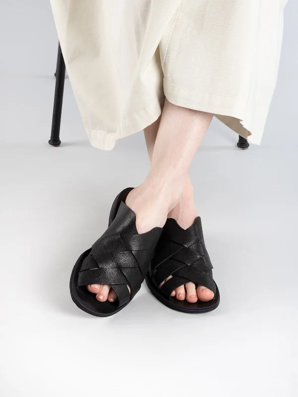 ITACA 049 - Black Leather Slide Sandals